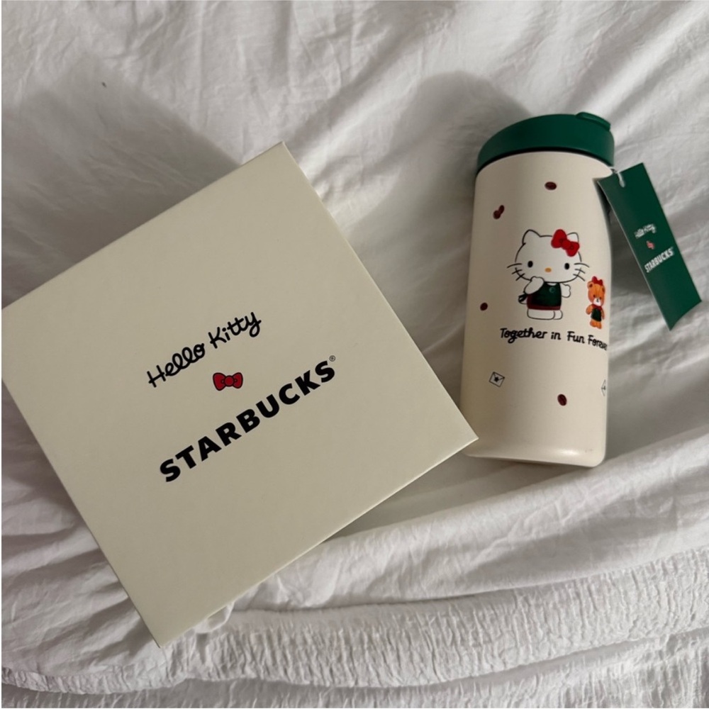 Starbucks Hello Kitty 2pc Set 2025 - Picture 2 of 6